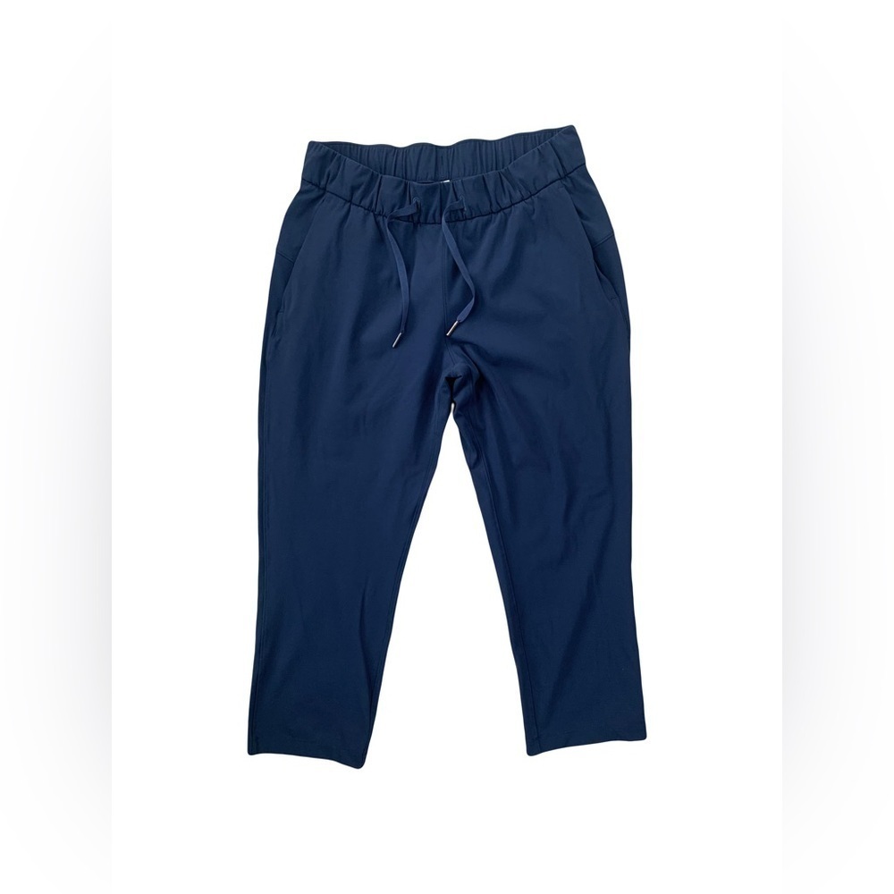 Lululemon Size 6 Navy On The Fly Crop Pants 23”